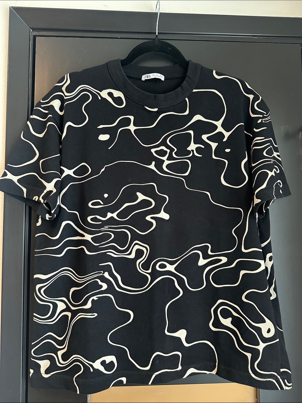 Zara Black T-Shirt with Cream Abstract Swirl Print